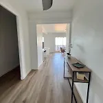 Spacious And Bright Cocoon Near The Sea Apartment *