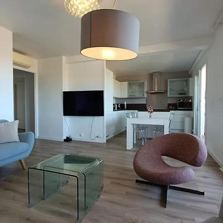 Apartment Spacious And Bright Cocoon Near The Sea